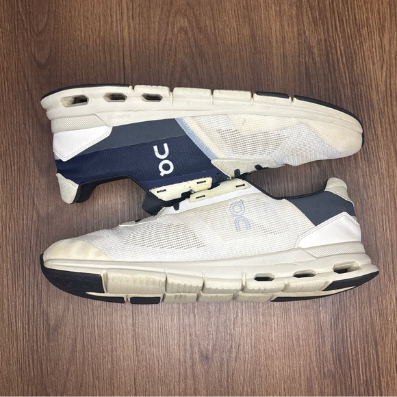 🔥🔥🔥On Running Men Sneakers in White and Black Size: 13🔥🔥🔥 - Picture 7 of 13